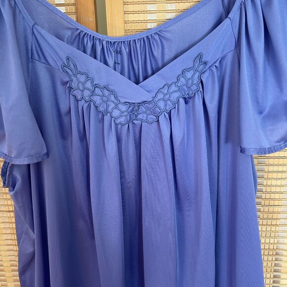 Vintage Purple Short-Sleeve Nightgown With Embroidered Neckline - Picture 6 of 10
